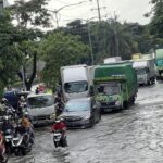 Banjir di Daan Mogot Jakbar Lumpuhkan Lalu Lintas Seharian, Titik Genangan Meluas