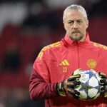 Remko Pasveer Hengkang, Ajax Bidik Maarten Paes sebagai Kiper Utama Pengganti