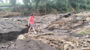 Ribuan Warga Masih Mengungsi Akibat Banjir Bandang di Lereng Gunung Slamet