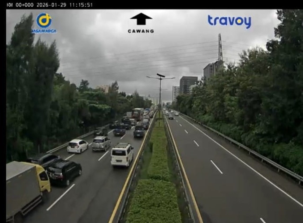 Arus Kendaraan dari Cikampek dan Jagorawi Lumpuhkan Lalu Lintas di Interchange Cawang