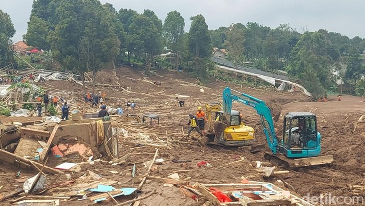Longsor Cisarua: 53 Tewas Dievakuasi, 27 Warga Masih Hilang dalam Pencarian Intensif