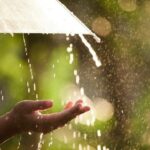 Jabodetabek Dilanda Hujan Sepanjang Jumat, BMKG Ingatkan Potensi Petir dan Angin Kencang