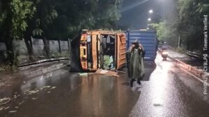 Truk Kontainer Terbalik di Cilincing, Arus Lalu Lintas Arah Cakung Terganggu