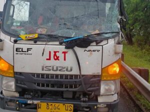 Kecelakaan Beruntun di Tol JORR KM 11, Tiga Kendaraan Ringsek Akibat Kurang Jaga Jarak