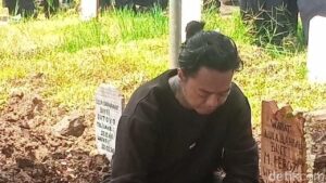 Reza Arap Ziarah ke Makam Lula Lahfah, Ungkap Impian Sang Kekasih untuk Karier dan Kehidupan