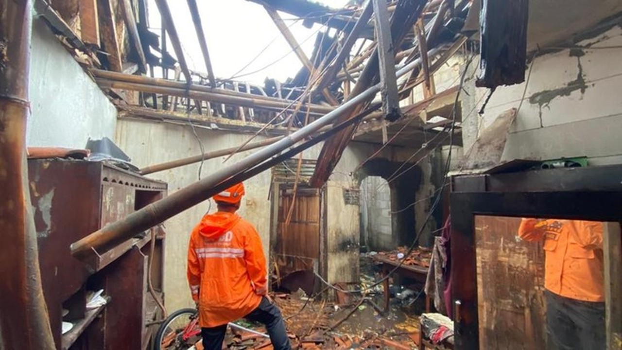 Angin Kencang dan Hujan Deras, Satu Rumah Warga di Bogor Ambruk dan Penghuni Mengungsi
