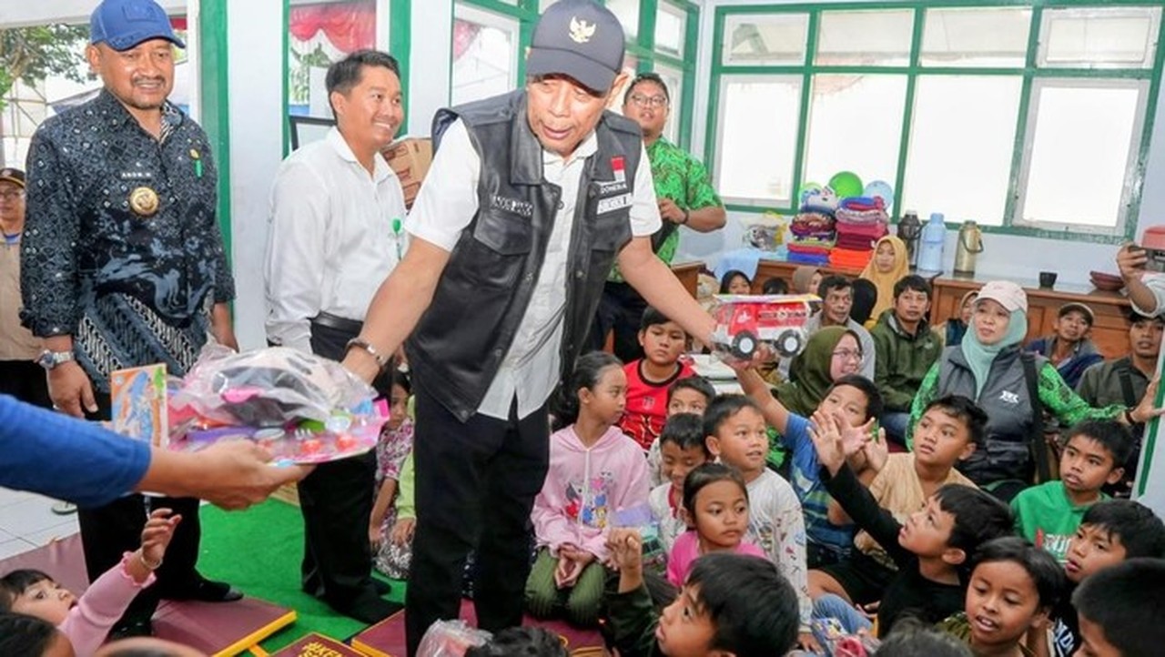 Wamensos Tinjau Korban Banjir Pemalang, Salurkan Bantuan Logistik dan Santunan Ahli Waris