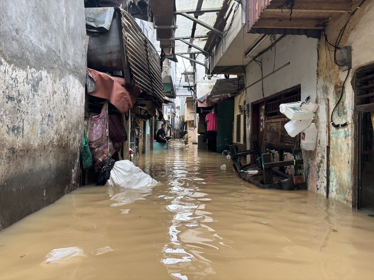 Sungai Ciliwung Meluap, Kampung Melayu Jakarta Timur Kembali Terendam Banjir