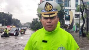 Banjir 50 Cm di Jalan DI Panjaitan Jakarta Timur, Contraflow Diberlakukan untuk Motor