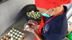 Warga Binaan Lapas Kotabaru Ciptakan Telur Asin La New City, Bekal Kemandirian Pasca-Napi