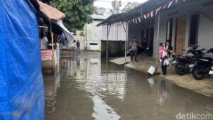 Banjir di Pintu Selatan Stasiun Rawa Buaya Jakarta Barat Berangsur Surut