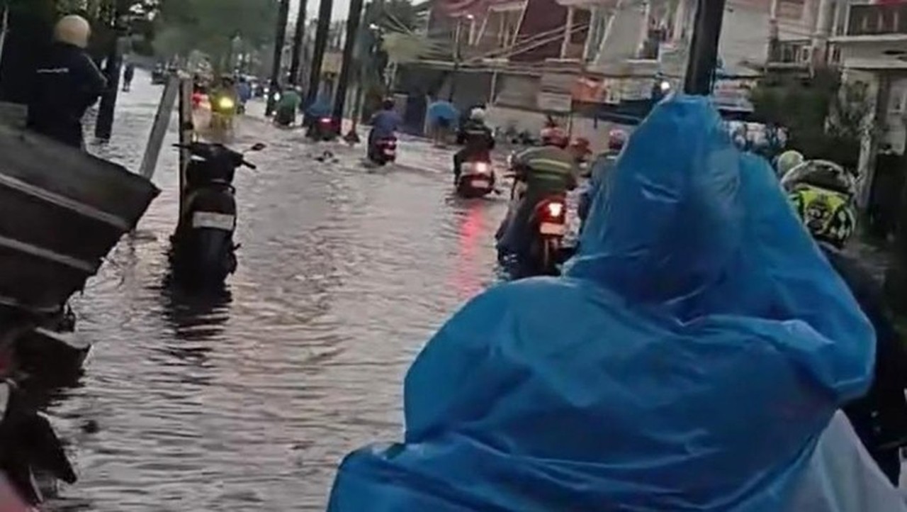 Hujan Deras Guyur Bekasi, Harapan Indah hingga Kalimalang Terendam Banjir