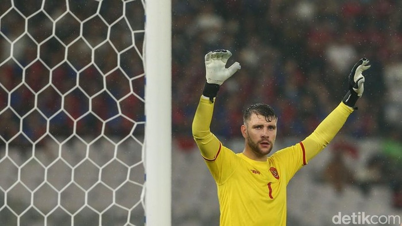 Ajax Amsterdam Kepincut Maarten Paes, Nilai Spesial Kiper Timnas Indonesia Jadi Kunci
