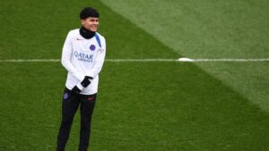 Hansi Flick Kecewa Berat Dro Fernandez Pilih Pindah ke PSG, Akui Sepak Bola Penuh Keputusan Tak Terduga