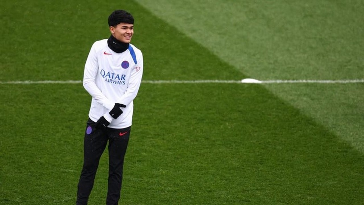 Hansi Flick Kecewa Berat Dro Fernandez Pilih Pindah ke PSG, Akui Sepak Bola Penuh Keputusan Tak Terduga