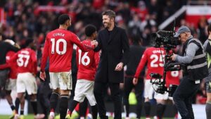 MU Jamu Fulham, Carrick Ingatkan Setan Merah Tak Anggap Remeh Lawan