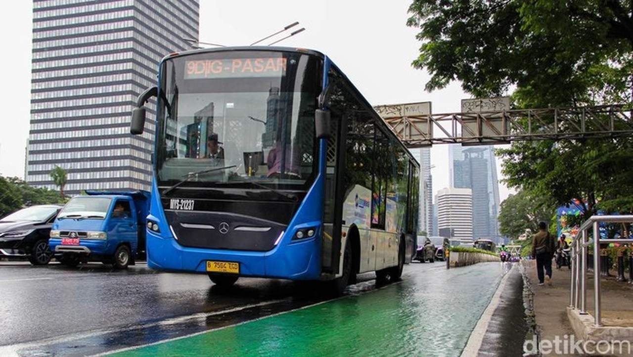 Banjir Genangi Sejumlah Titik, Rute Transjakarta dan Mikrotrans Dialihkan Pagi Ini