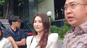 Sarwendah Serahkan Bukti ke Polisi, Tegaskan Anaknya Anak Kandung Ruben Onsu