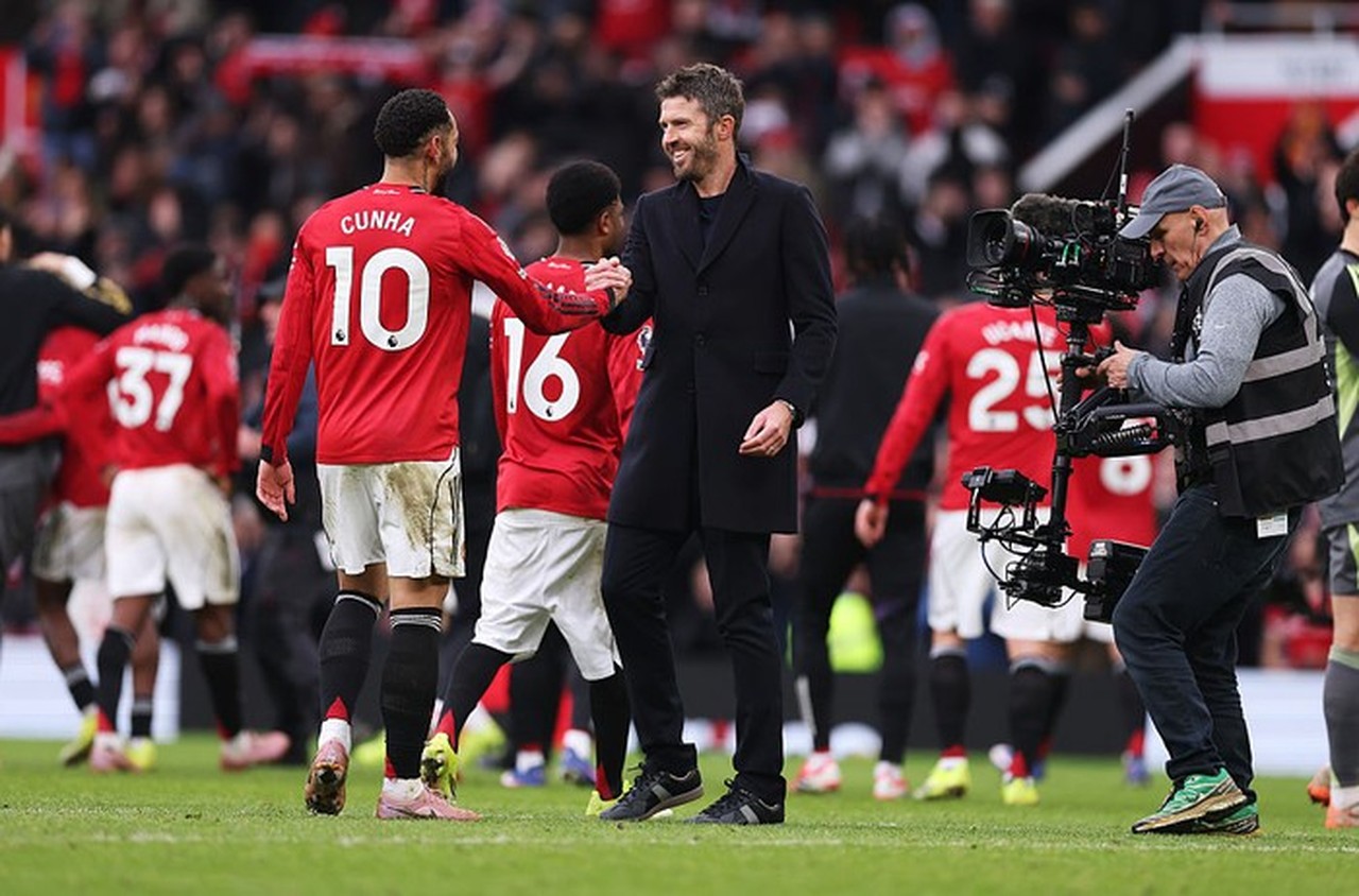 Debut Manis Carrick: Man United Bangkit Berkat Instruksi ‘Main Sepenuh Hati’