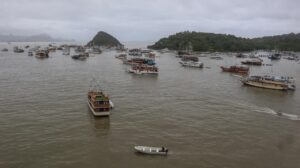 Cuaca Buruk, Pelayaran Kapal Wisata Labuan Bajo Diperpanjang Hingga 1 Februari 2026