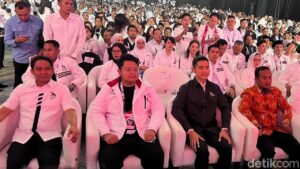 Kaesang Pangarep Tiba di Makassar untuk Buka Rakernas PSI 2026, Disambut Tradisi Angngaru