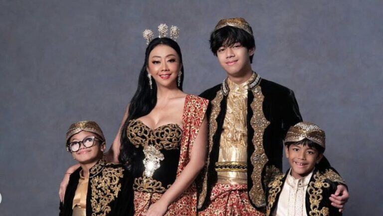 Asri Welas Banting Tulang Demi Anak: Tanggung Jawab Penuh Sebagai Ibu Tunggal