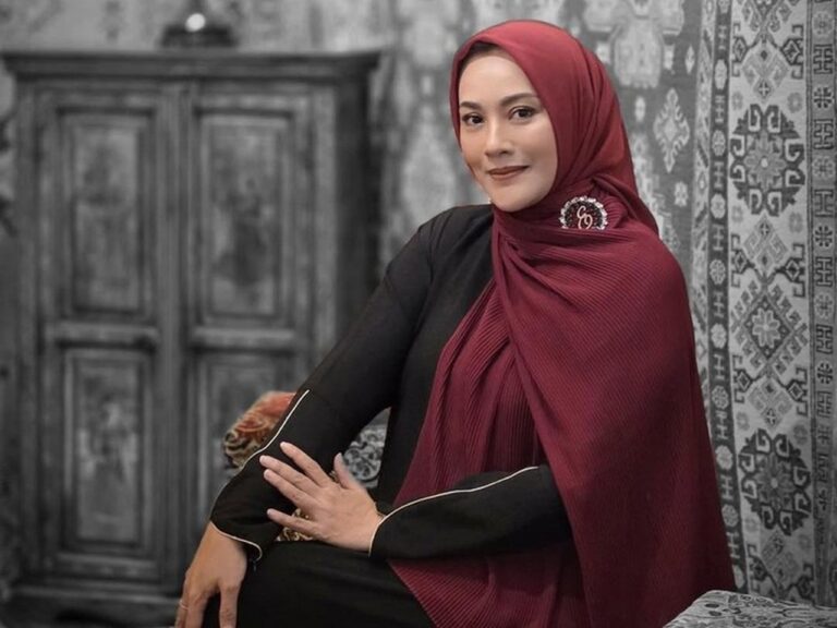 Elma Theana Terpikat Padel: Olahraga Seru Namun Bertarif Tinggi Elma Theana Terpikat Padel: Olahraga Seru Namun Bertarif Tinggi