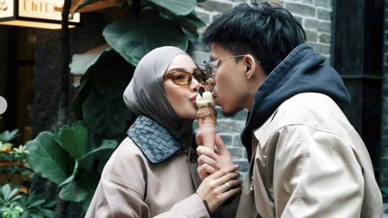 Atta Halilintar Bantah Isu Gen Halilintar Cuek pada Aurel Hermansyah: Baik-baik Saja Atta Halilintar Bantah Isu Gen Halilintar Cuek pada Aurel Hermansyah: Baik-baik Saja