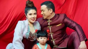 Tina Toon Perdana Ungkap Potret Putri Cantik di Perayaan Imlek 2026