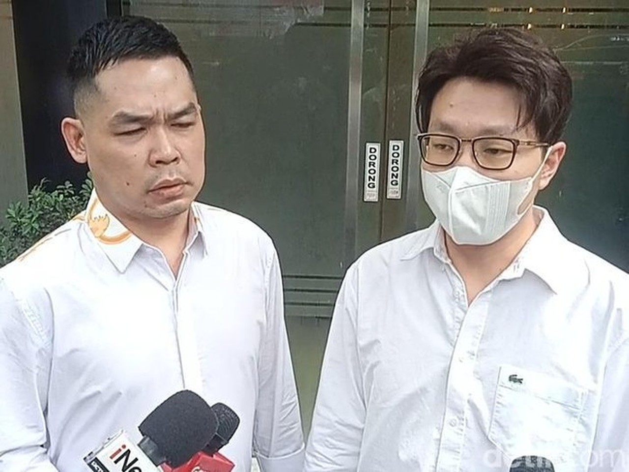 Richard Lee Penuhi Panggilan Polisi, Tegaskan Siap Berikan Klarifikasi Lengkap Richard Lee Penuhi Panggilan Polisi, Tegaskan Siap Berikan Klarifikasi Lengkap