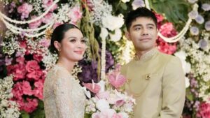 10 Tahun Dipasangkan di Sinetron, Riza Syah dan Claudia Andhara Resmi Bertunangan