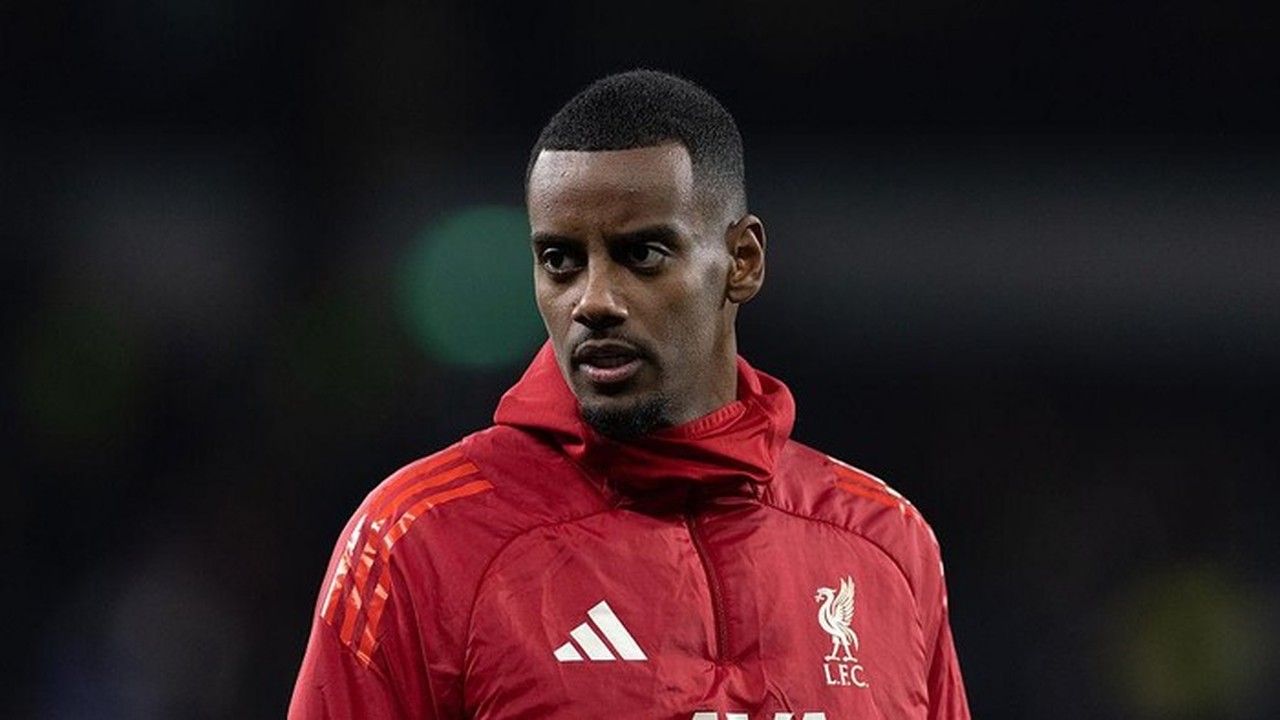 Alexander Isak Kembali Berlatih, Arne Slot Perkirakan Main Lagi April Alexander Isak Kembali Berlatih, Arne Slot Perkirakan Main Lagi April