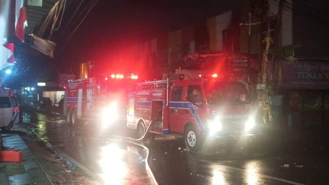 Kebakaran Ruko Tekstil Tangsel Berhasil Dipadamkan, 150 Petugas Damkar Dikerahkan