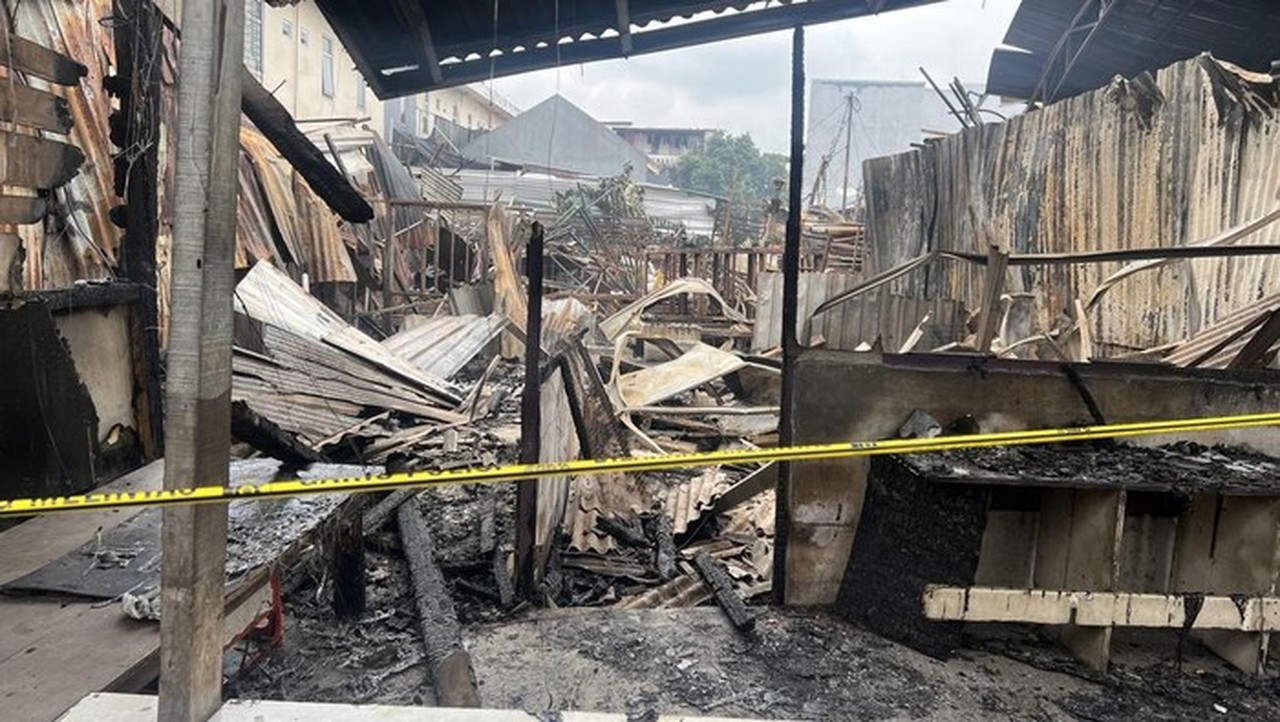 Gudang Dekorasi dan Ruko Tekstil di Cipadu Tangsel Ludes Terbakar, Diduga Akibat Korsleting Listrik