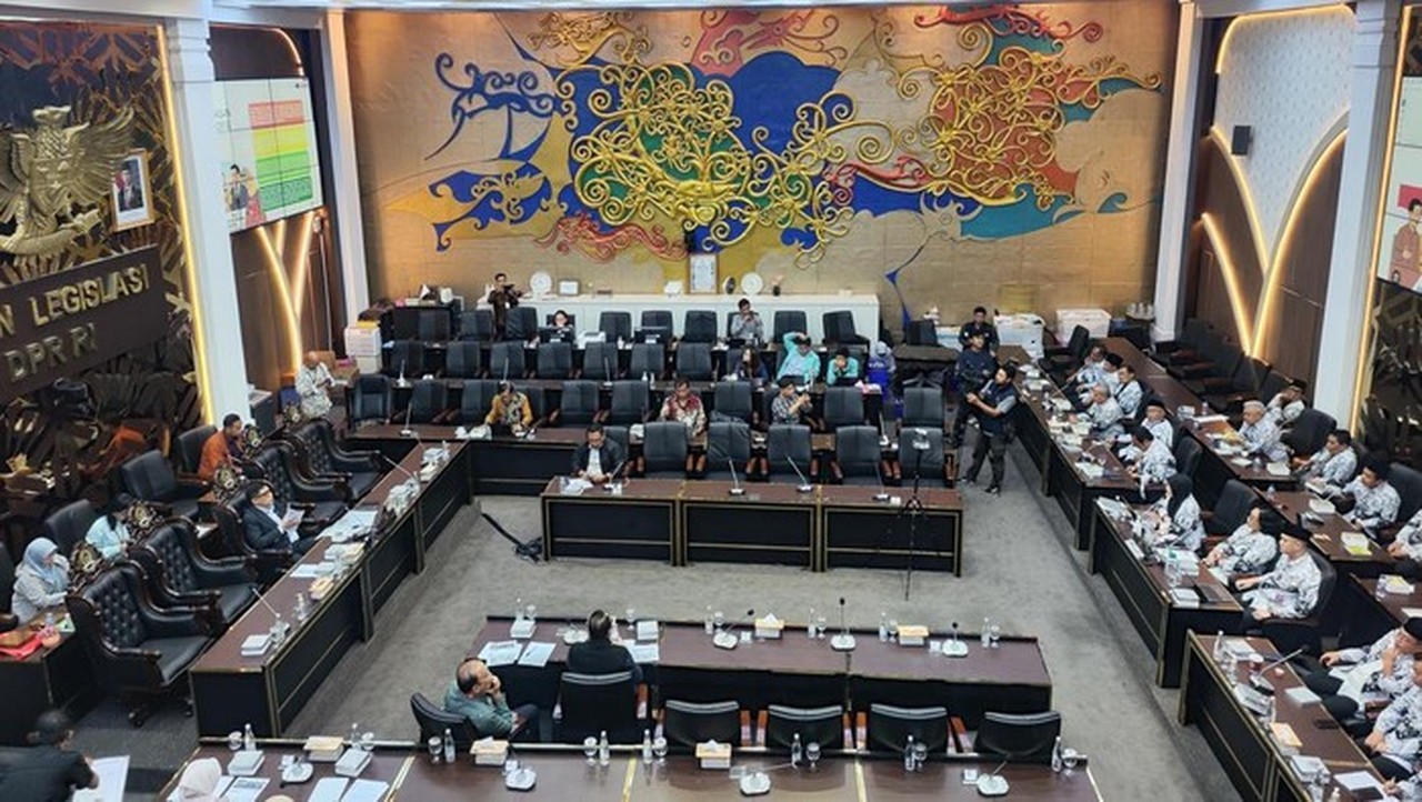 Baleg DPR dan PGRI Rapat Intensif Bahas Kriminalisasi dan Nasib Guru Honorer