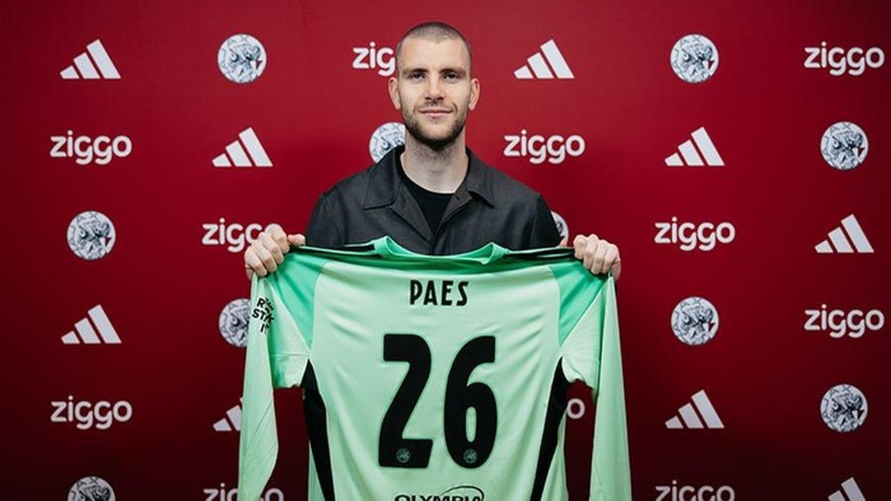 Maarten Paes Resmi Berseragam Ajax Amsterdam, Dikontrak Hingga 2029