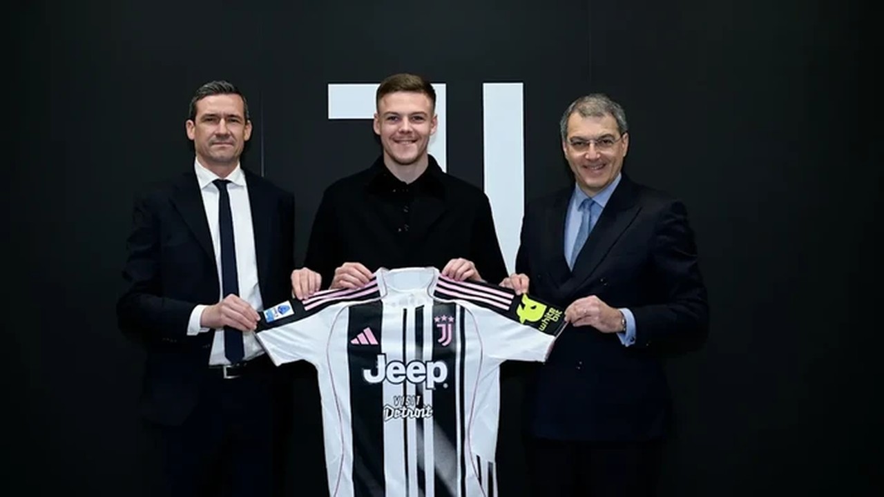 Juventus Pinjam Emil Holm, Lepas Joao Mario ke Bologna dan Rugani ke Fiorentina