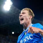 Legenda MU Teddy Sheringham Sarankan Klub Pulangkan Rasmus Hojlund dari Napoli