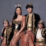 Asri Welas Ungkap Alasan Foto Keluarga Hanya Bersama Tiga Anaknya