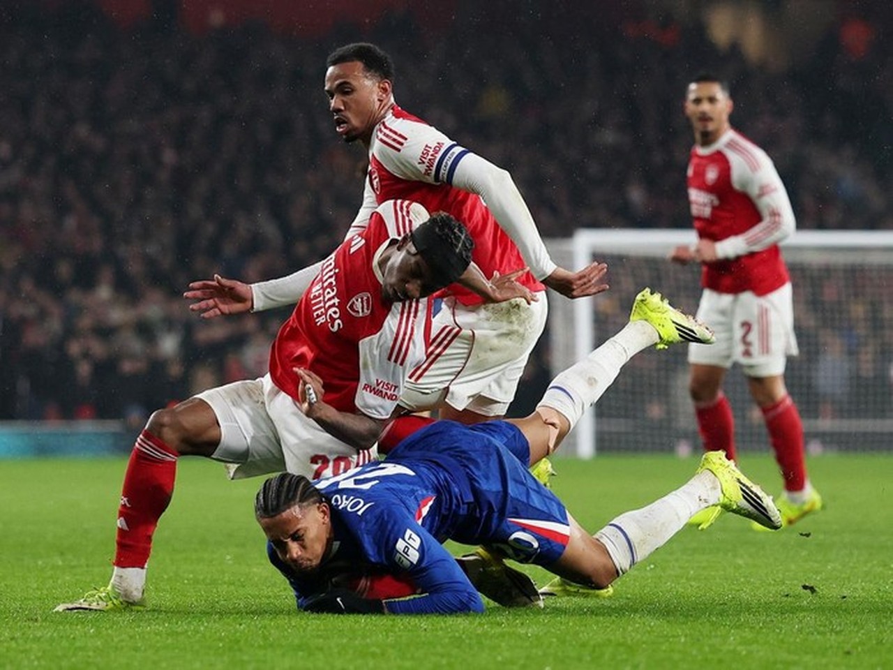 Arsenal dan Chelsea Berbagi Angka di Babak Pertama Semifinal Carabao Cup