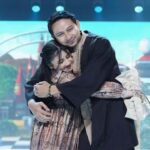 Alasan Kocak Aden Bajaj Gandeng Erat Tangan Anak di Catwalk: Ternyata untuk Mengerem!