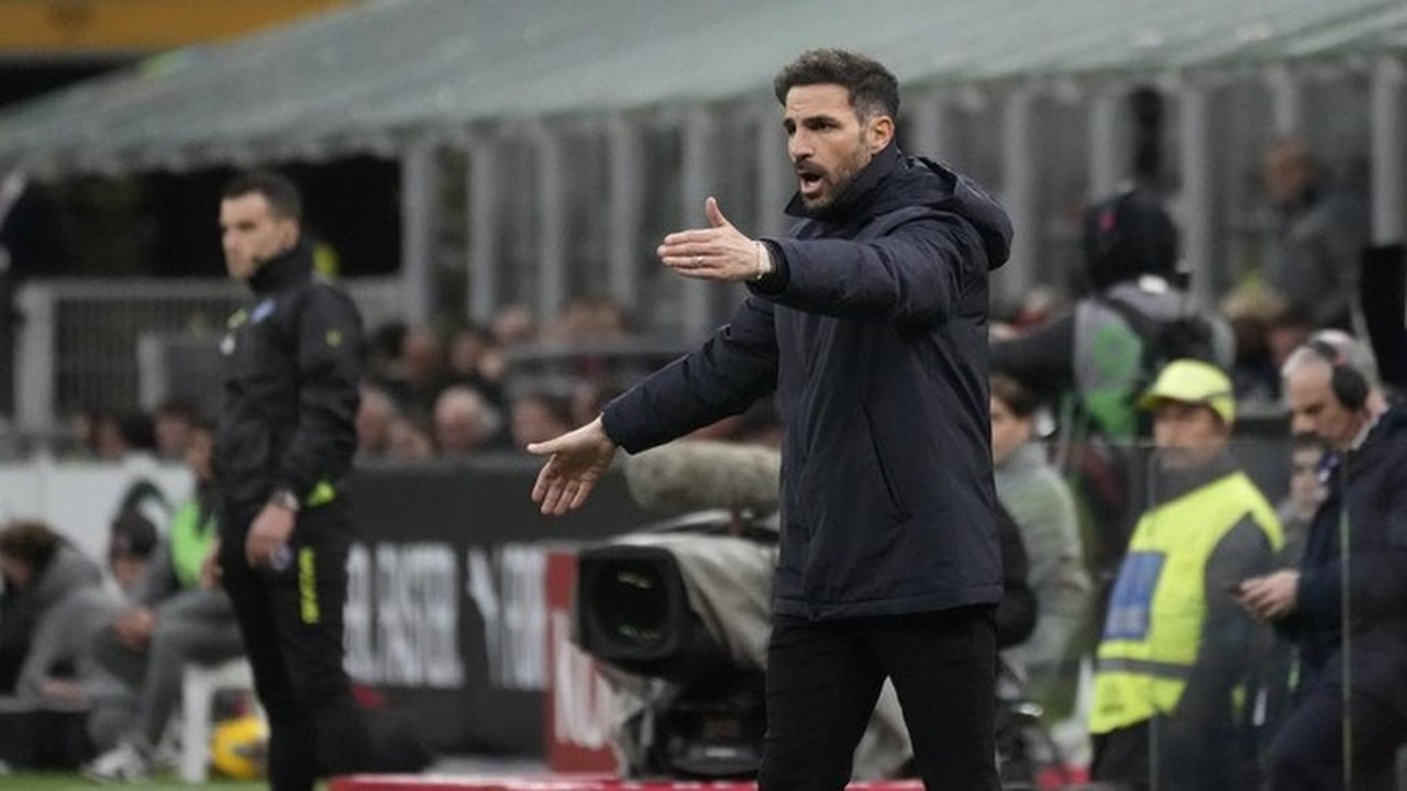 Eden Hazard Dorong Cesc Fabregas Latih Chelsea: “Sudah Waktunya Kembali!”