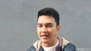 Aldi Taher ‘Tobat’ dari Sensasi, Fokus Cari Cuan dengan Jualan Burger