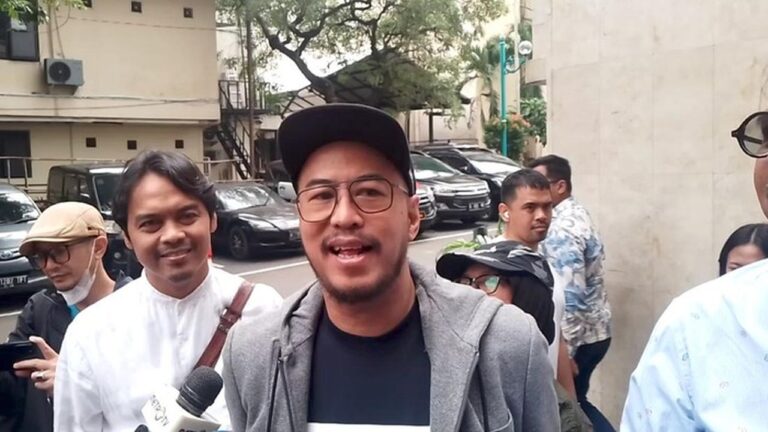 Pandji Pragiwaksono Penuhi Panggilan Polisi Terkait Laporan Kasus ‘Mens Rea’