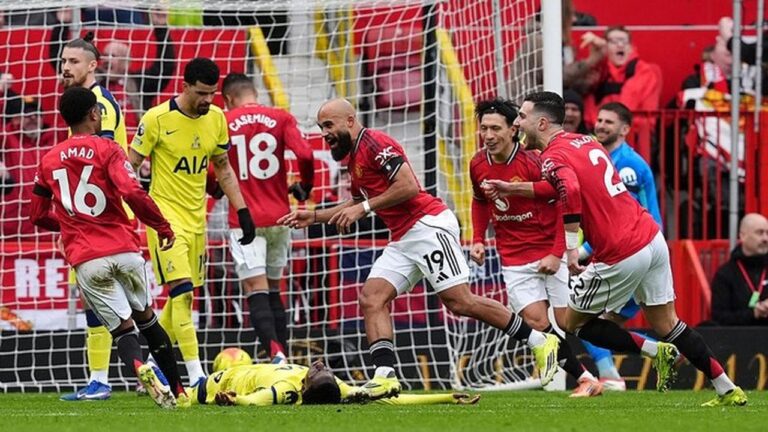 MU Ungguli Tottenham 1-0 di Babak Pertama, Romero Kartu Merah