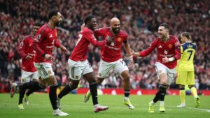 Manchester United Taklukkan 10 Pemain Tottenham 2-0 di Old Trafford