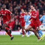 VAR Anulir Gol Liverpool di Injury Time, Gary Neville: Teknologi Bunuh Kegembiraan