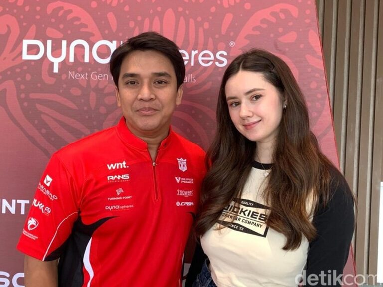 Billy Syahputra Turun ke Meja Biliar Internasional, Vika Kolesnaya Beri Dukungan Penuh