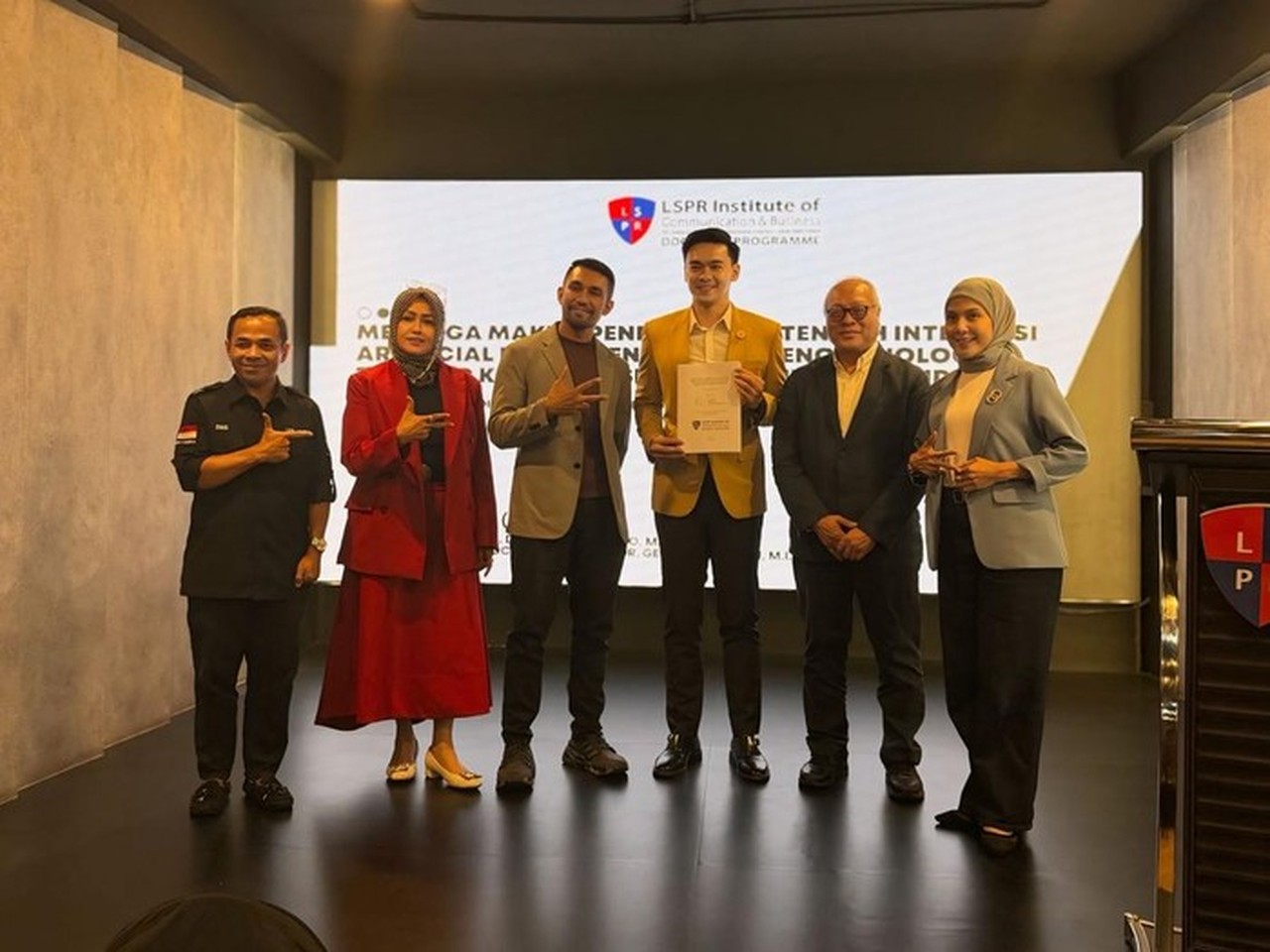 Ivan Kabul Lega Lalui Sidang Proposal S3, Kini Fokus Persiapan Pernikahan dengan Evelina Tan