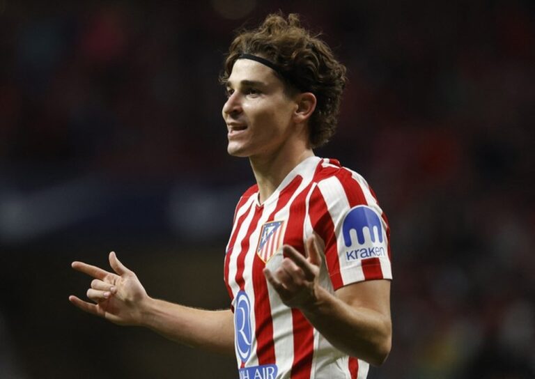 Barcelona Dikaitkan dengan Julian Alvarez, Agen Tegaskan Belum Ada Kontak